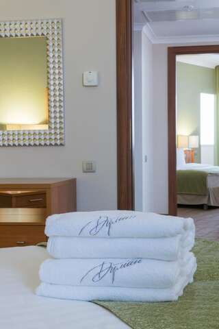 Отель Hotel Duman Нур-Султан Стандартный двухместный номер с 2 отдельными кроватями-1