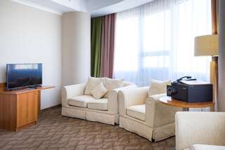 Отель Hotel Duman Нур-Султан Представительский люкс с 2 спальнями-4